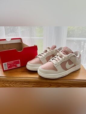 NEW Women’s Nike Dunk Low White & Rose Pink 7.5 Sneakers
